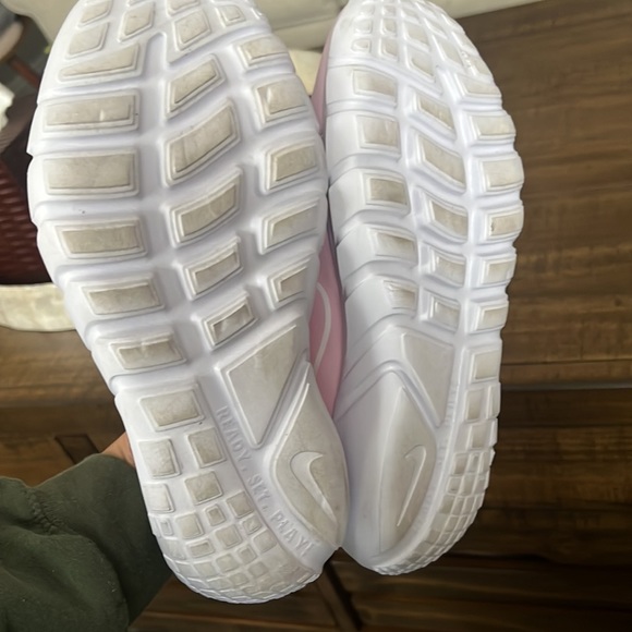 Nike sneakers size 6 - Picture 4 of 6